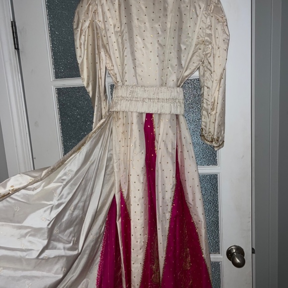 Stunning East Indian embroidered dress with scarf/shawl - Picture 5 of 7